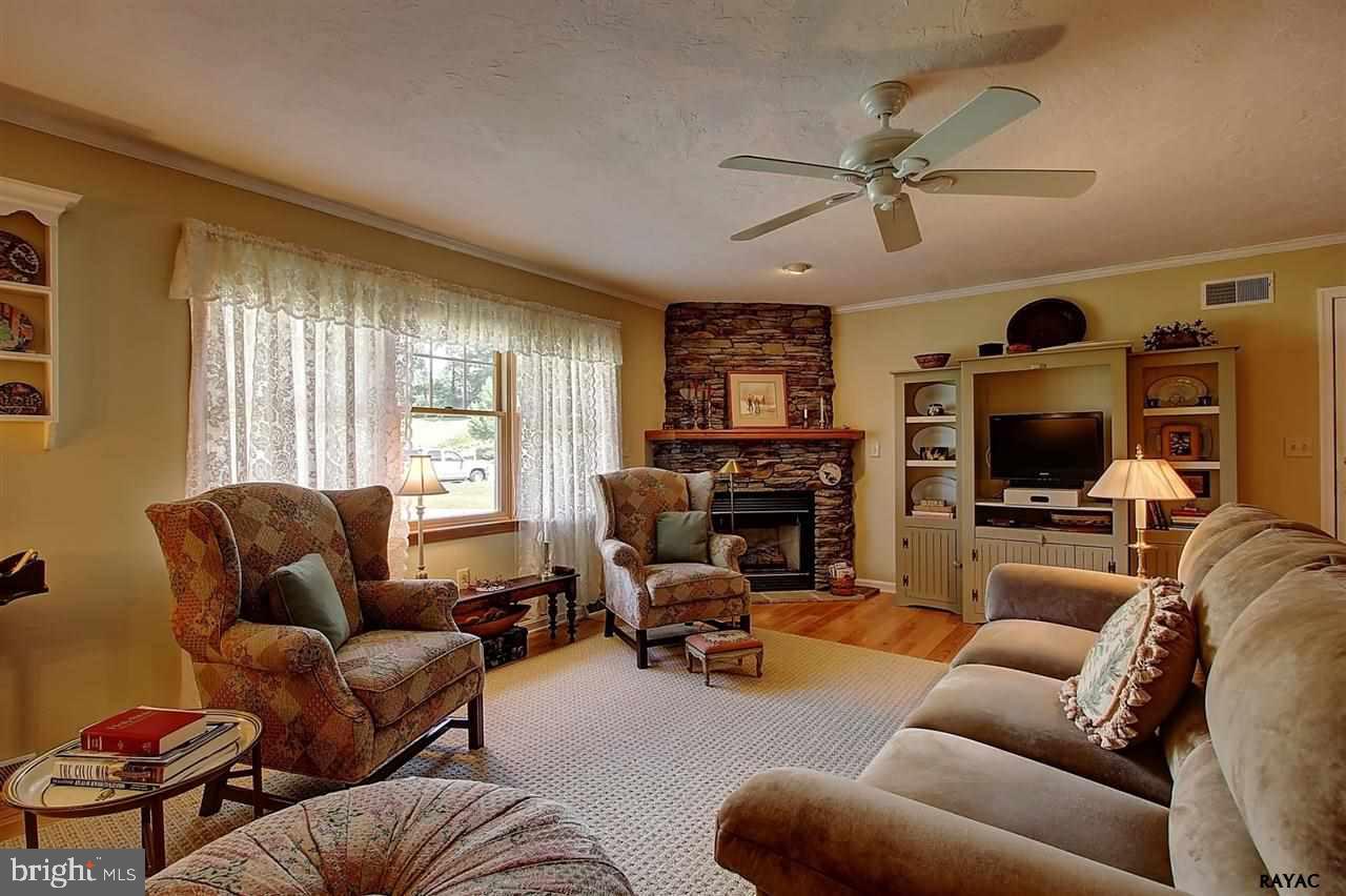 112 Chelsea Way York, PA 17406 - Photo 4 of 26 Gallery Image 4