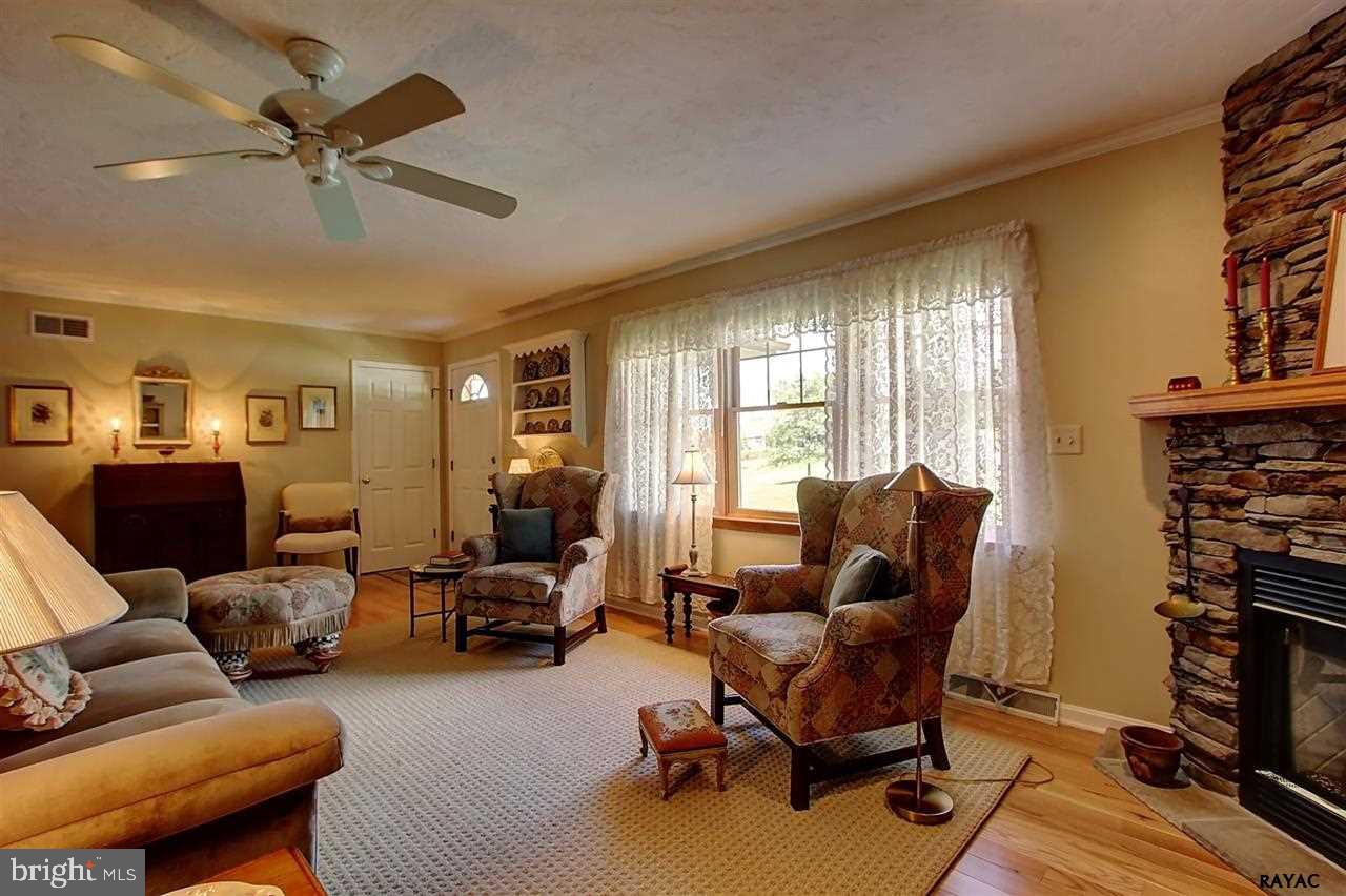 112 Chelsea Way York, PA 17406 - Photo 5 of 26 Gallery Image 5
