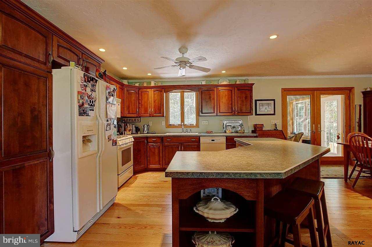 112 Chelsea Way York, PA 17406 - Photo 6 of 26 Gallery Image 6
