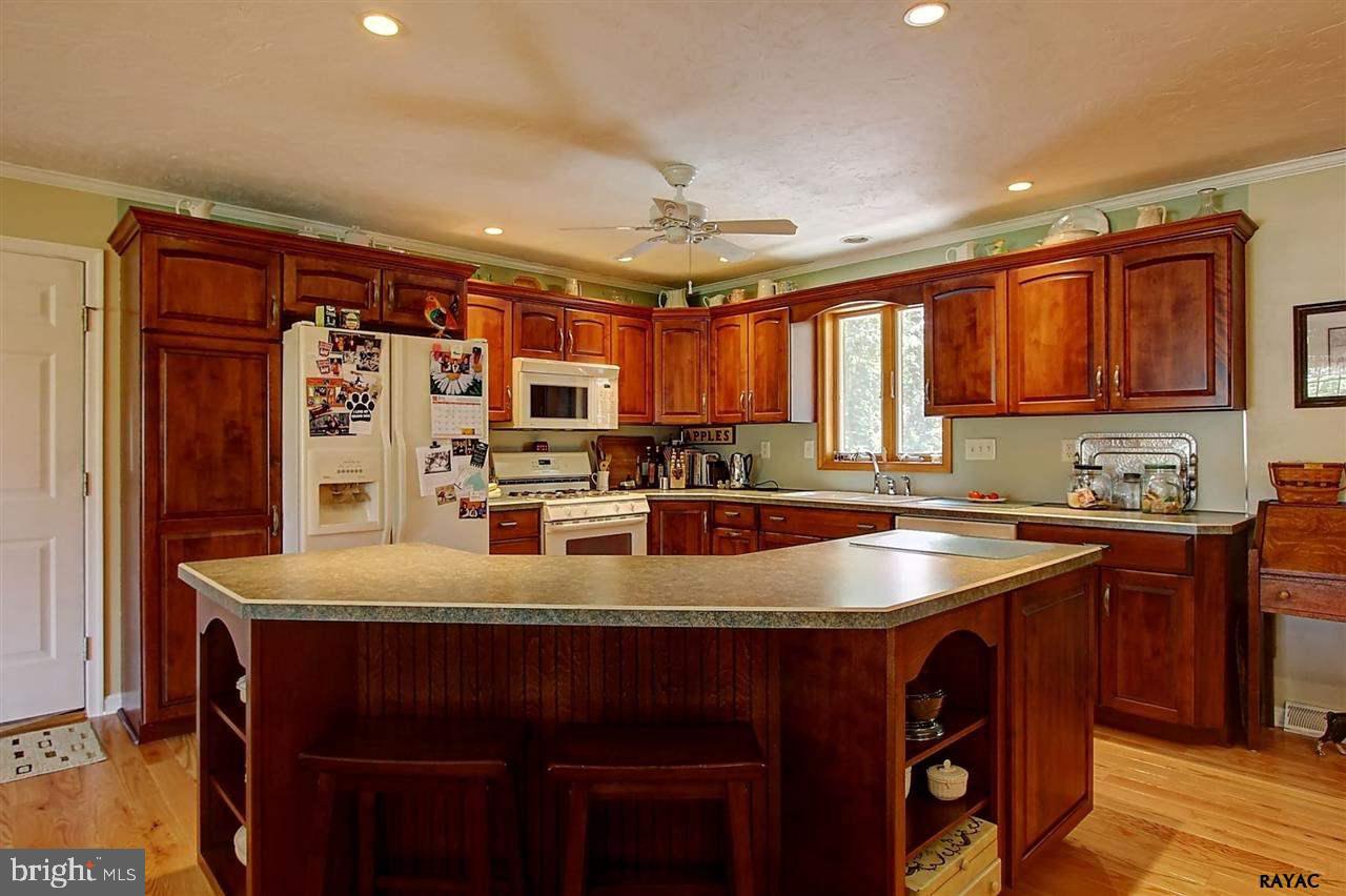 112 Chelsea Way York, PA 17406 - Photo 7 of 26 Gallery Image 7