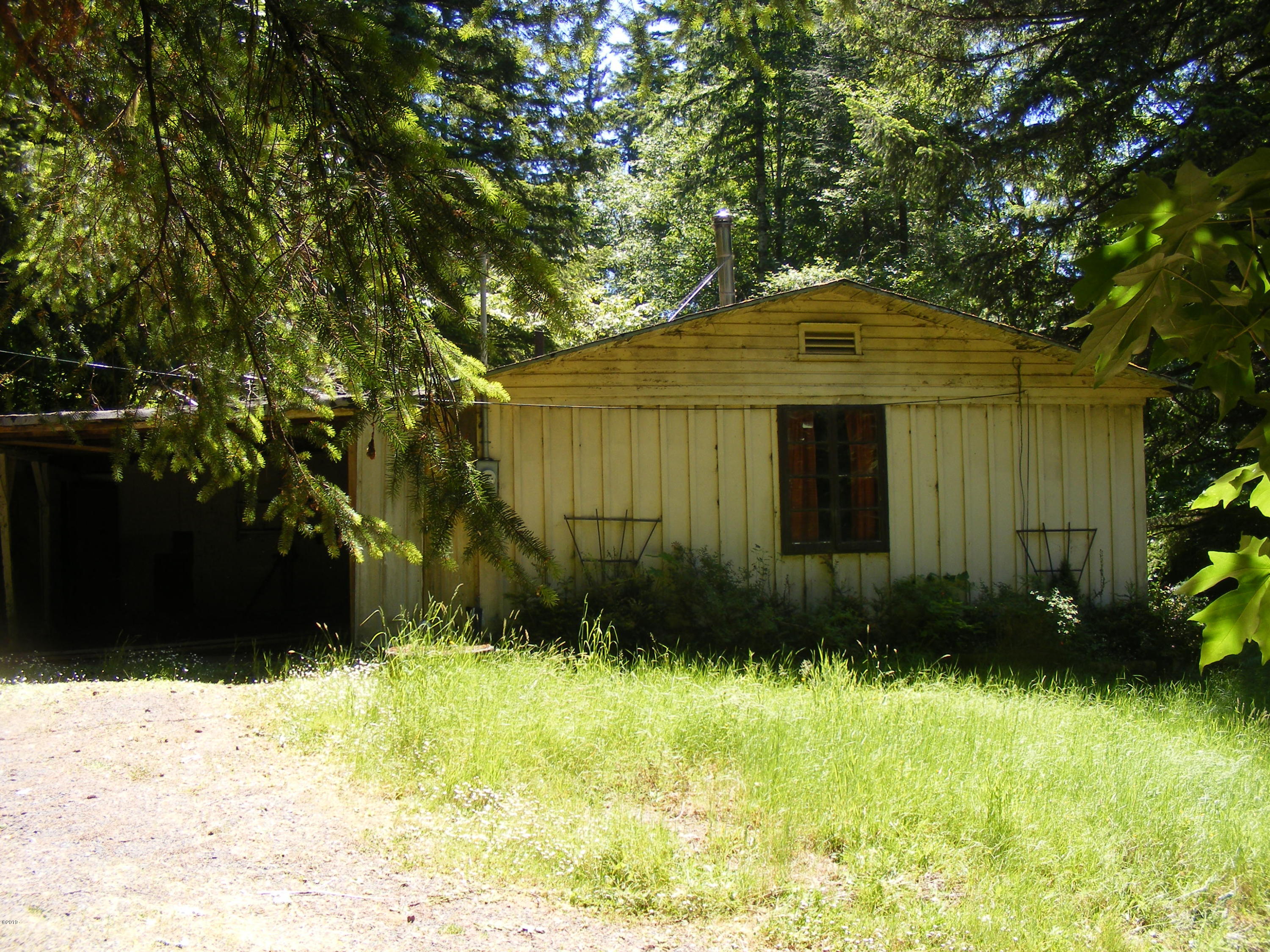 3023 Yasek Loop Toledo, OR 97391 - Photo 3 of 20 Older separate homesite
