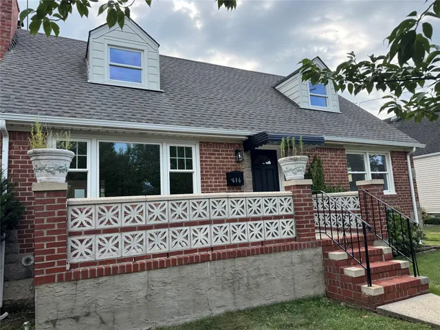 a view of house with a outdoor space