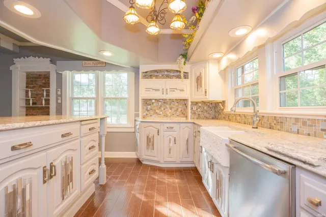 $330,000 | 9051 Middle Mt Vernon Road, Mount Vernon, IN 47620