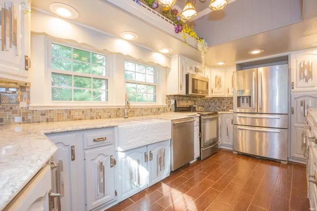 $330,000 | 9051 Middle Mt Vernon Road, Mount Vernon, IN 47620