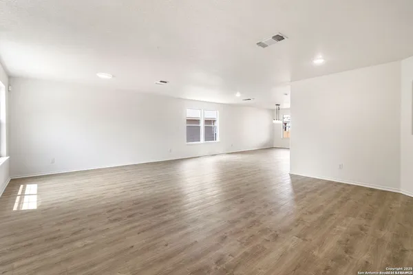 $290,000 | 5015 Badland Beacon, Converse, TX 78109