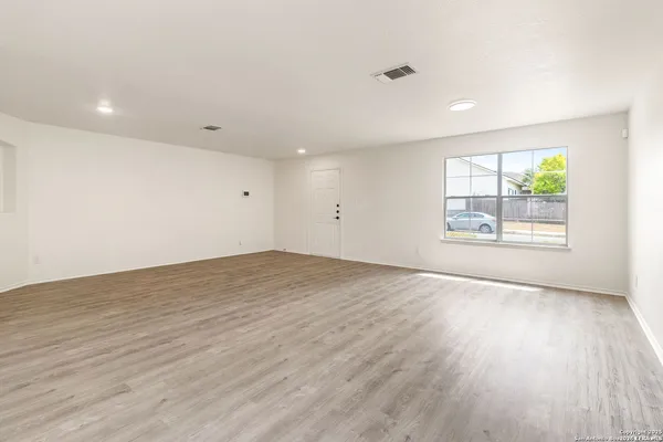 $290,000 | 5015 Badland Beacon, Converse, TX 78109