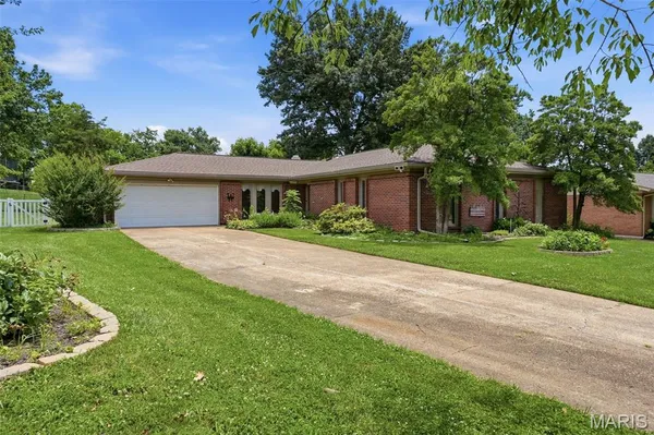 $384,900 | 306 Fawn Meadows Drive, Ballwin, MO 63011