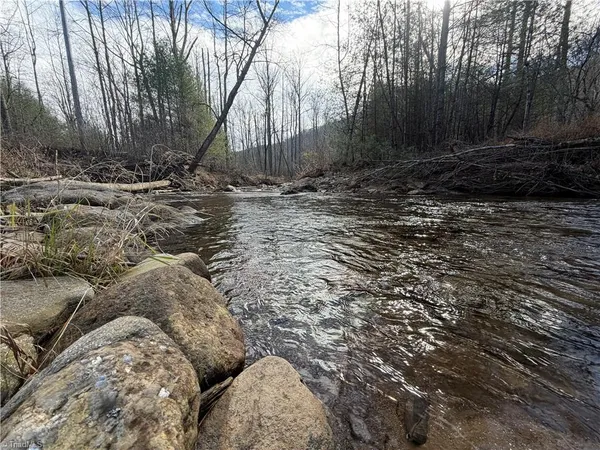 $535,000 | 421 West Purlear Nc 28665, Deep Gap, NC 28618