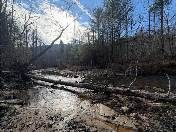 $535,000 | 421 West Purlear Nc 28665, Deep Gap, NC 28618