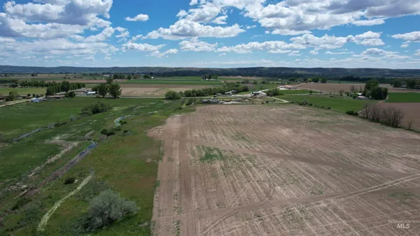 $2,000,000 | 5448 West Black Canyon Highway, Emmett, ID 83617
