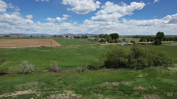 $2,000,000 | 5448 West Black Canyon Highway, Emmett, ID 83617