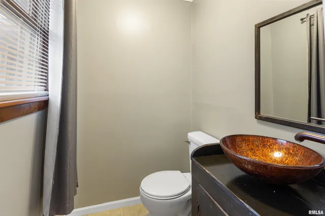 $129,000 | 1200 Academy Street, Eldorado, IL 62930