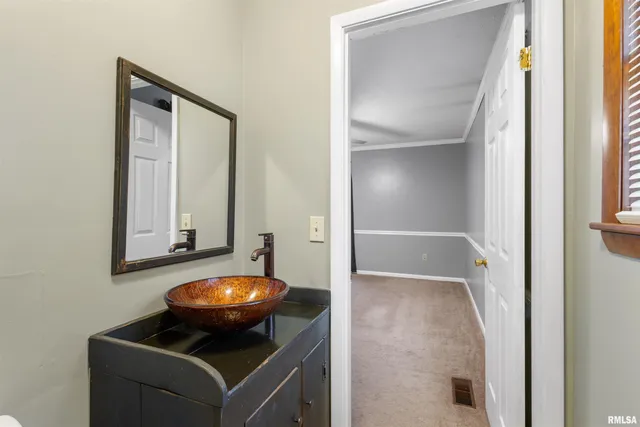 $129,000 | 1200 Academy Street, Eldorado, IL 62930