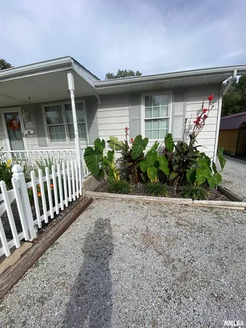 $129,000 | 1200 Academy Street, Eldorado, IL 62930