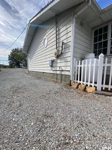 $129,000 | 1200 Academy Street, Eldorado, IL 62930