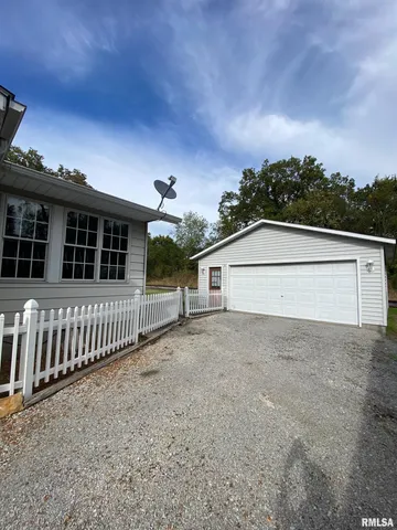 $129,000 | 1200 Academy Street, Eldorado, IL 62930