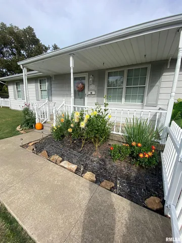 $129,000 | 1200 Academy Street, Eldorado, IL 62930