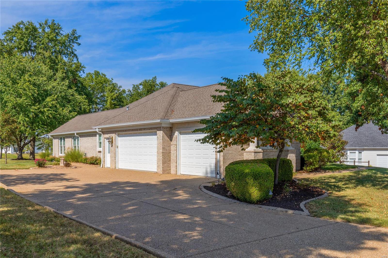 561 Malinmor Drive Weldon Spring, MO 63304 - Photo 3 of 54