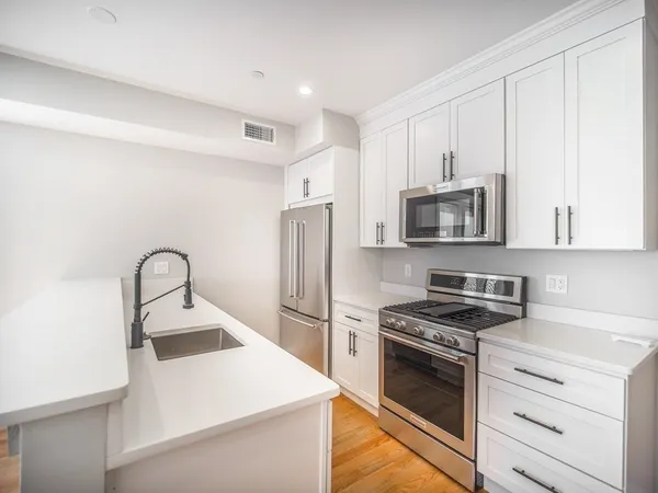 $3,595 | 194 Havre Street, Unit U:: 302, Boston, MA 02128