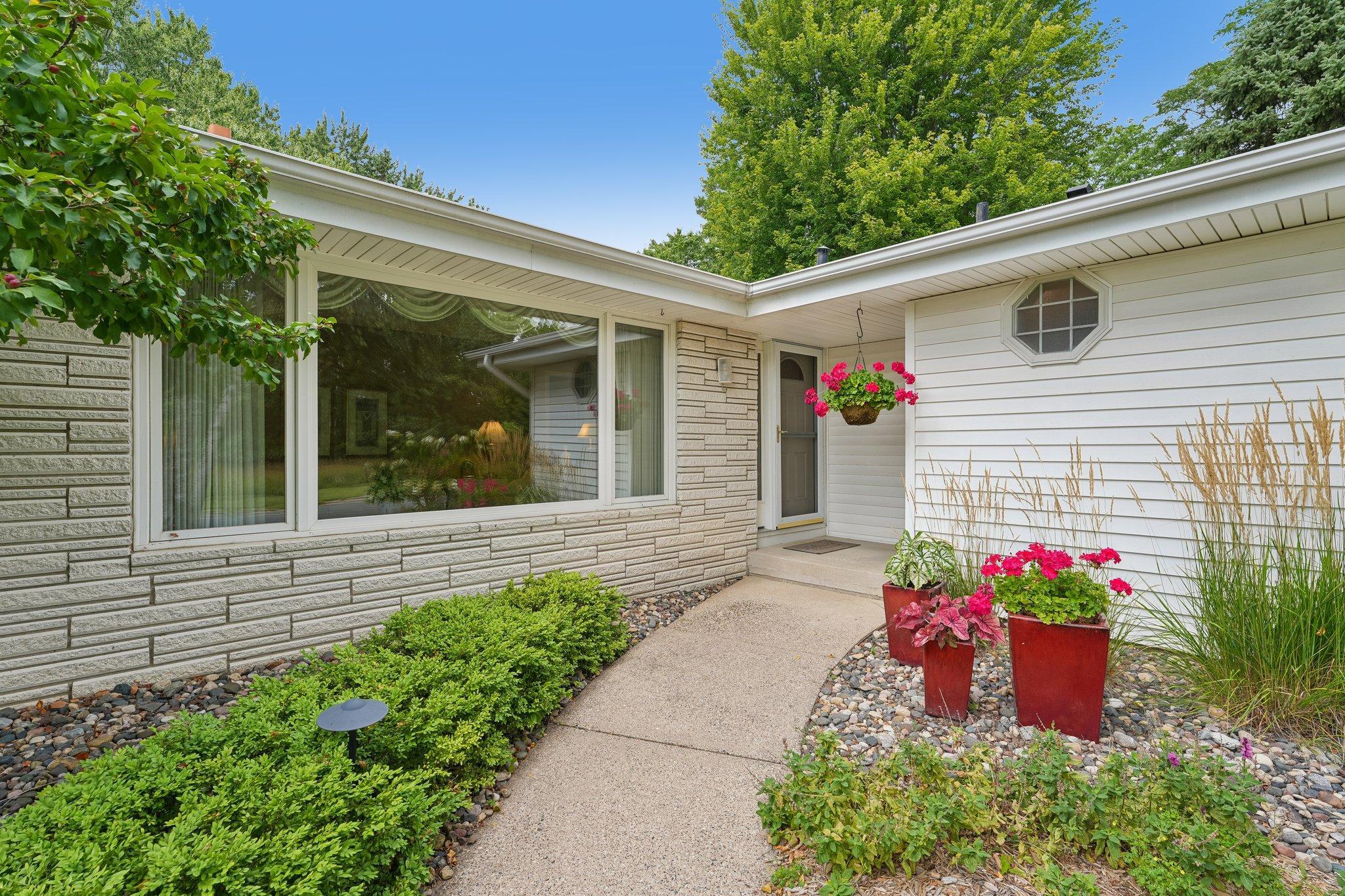 9632 Oxborough Road Bloomington, MN 55437 - Photo 3 of 42 Gallery Image 3