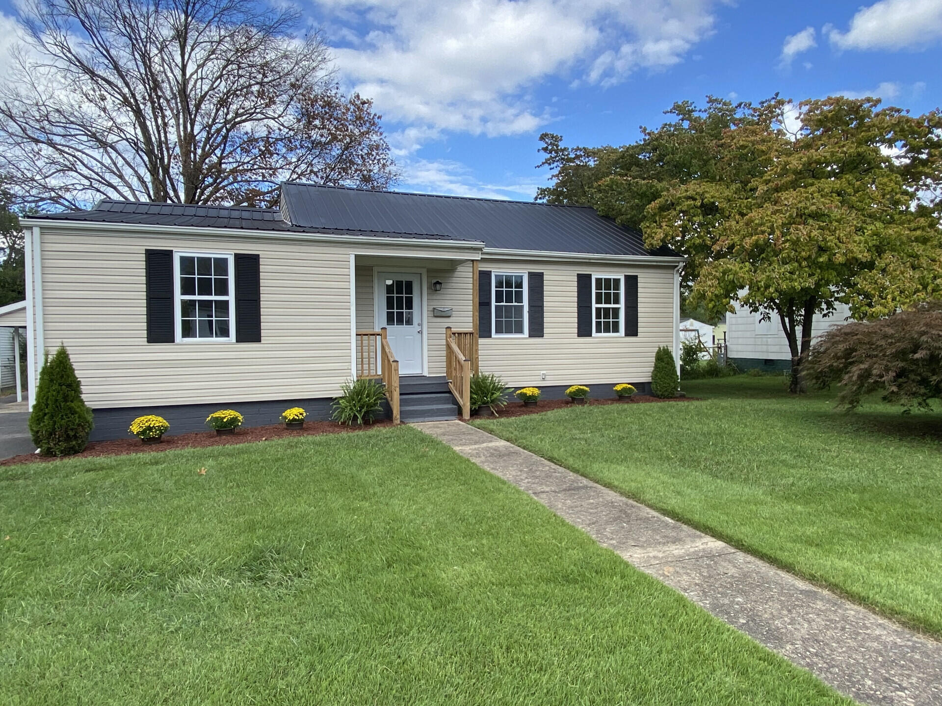 1552 Kings Road Kingsport, TN 37664 - Photo 2 of 24 1552KingsRd_35403_2