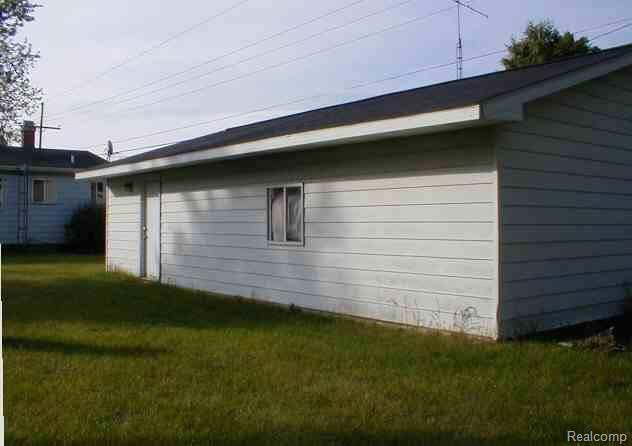 1833 North Lapeer Road Lapeer, MI 48446 - Photo 3 of 3 garage 2