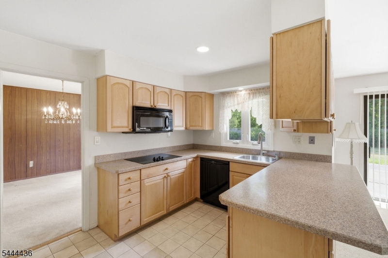 23 Sweetbriar Road Somerset, NJ 08873 - Photo 6 of 49