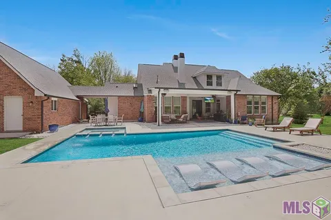 $935,000 | 5042 Thompson Cove Drive, St. Francisville, LA 70775