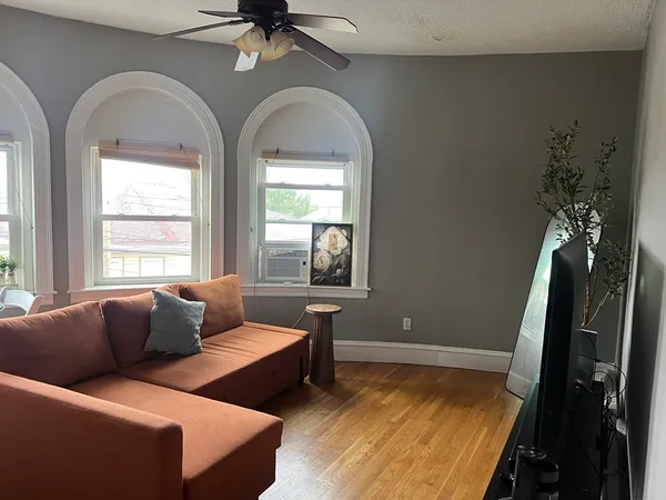 $2,600 | 267 Washington Avenue, Unit 5, Winthrop, MA 02152