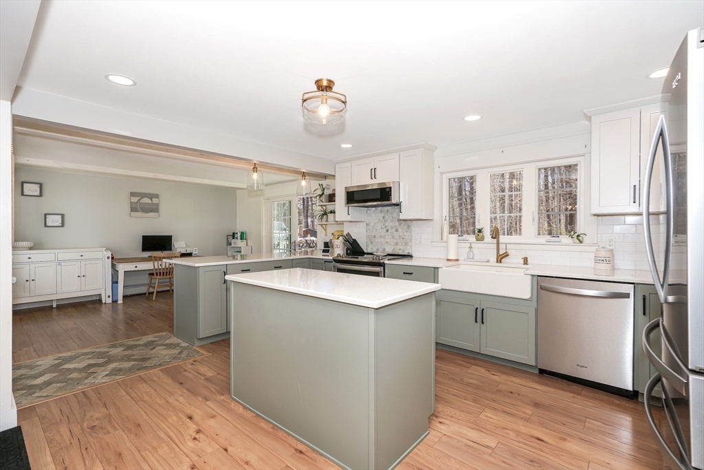 32 Reservoir Road Lunenburg, MA 01462 - Photo 5 of 42