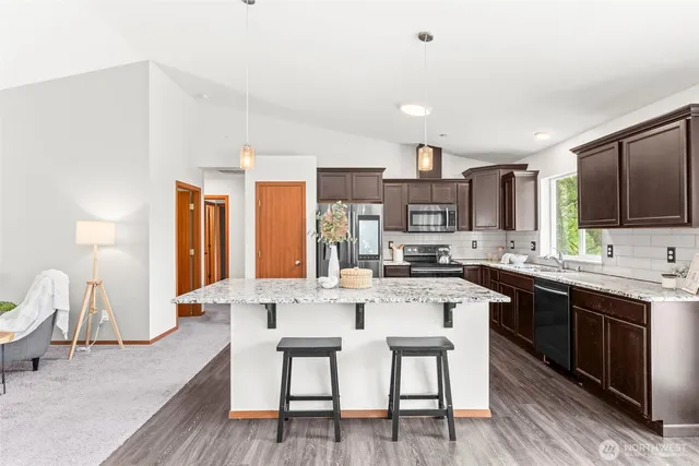 $745,000 | 11211 Clear Lake North Road East, Eatonville, WA 98328