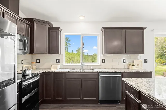 $745,000 | 11211 Clear Lake North Road East, Eatonville, WA 98328