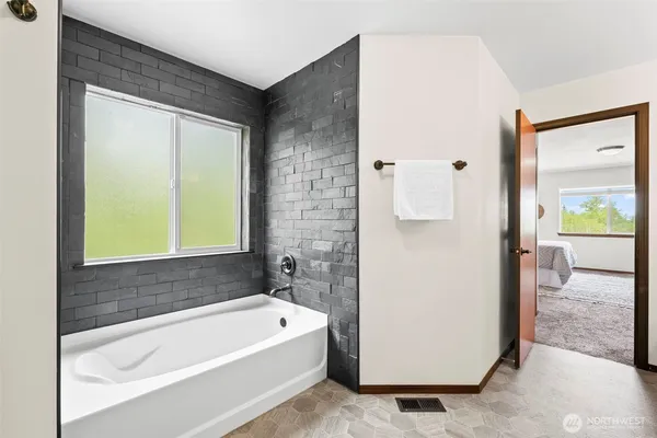 $745,000 | 11211 Clear Lake North Road East, Eatonville, WA 98328