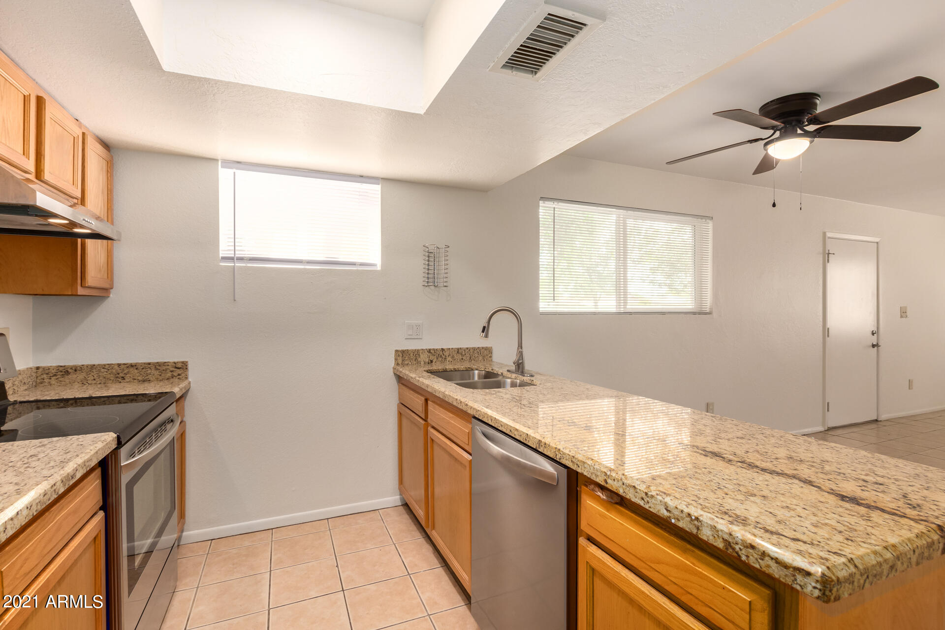 2621 West Ocotillo Road, Unit 1 Phoenix, AZ 85017 - Photo 4 of 24 Kitchen