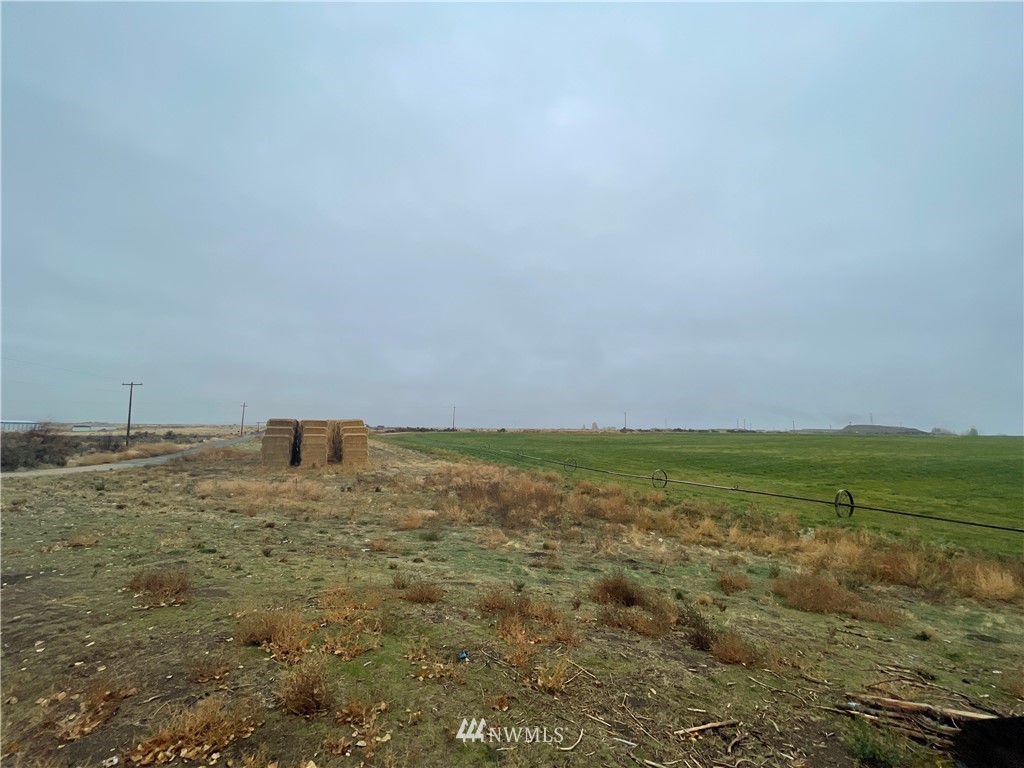 10 Greenleaves Road Omak, WA 98841 - Photo 3 of 3 a view of an ocean beach