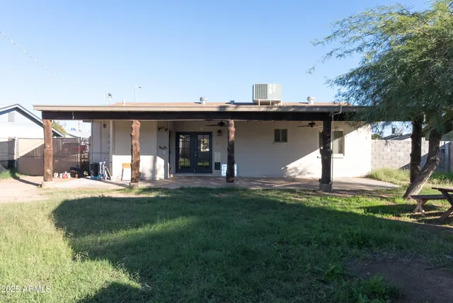 a view of a house with backyard and porch