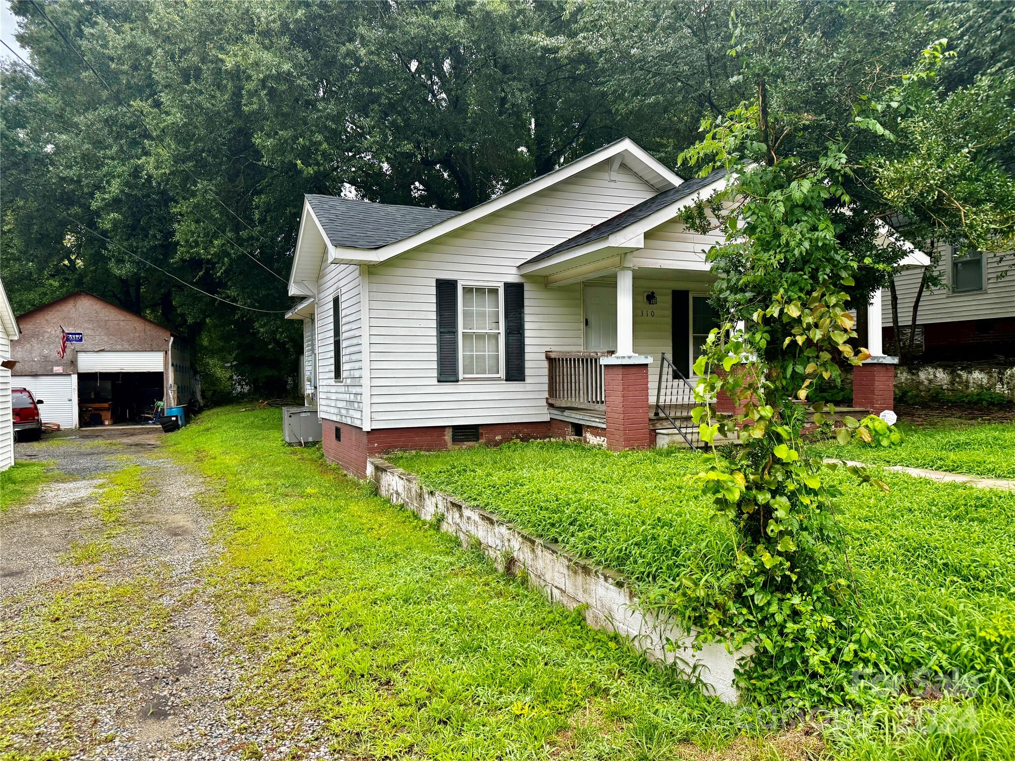 310 Pineview Street Kannapolis, NC 28083 - Photo 2 of 13 a front view of a house with garden
