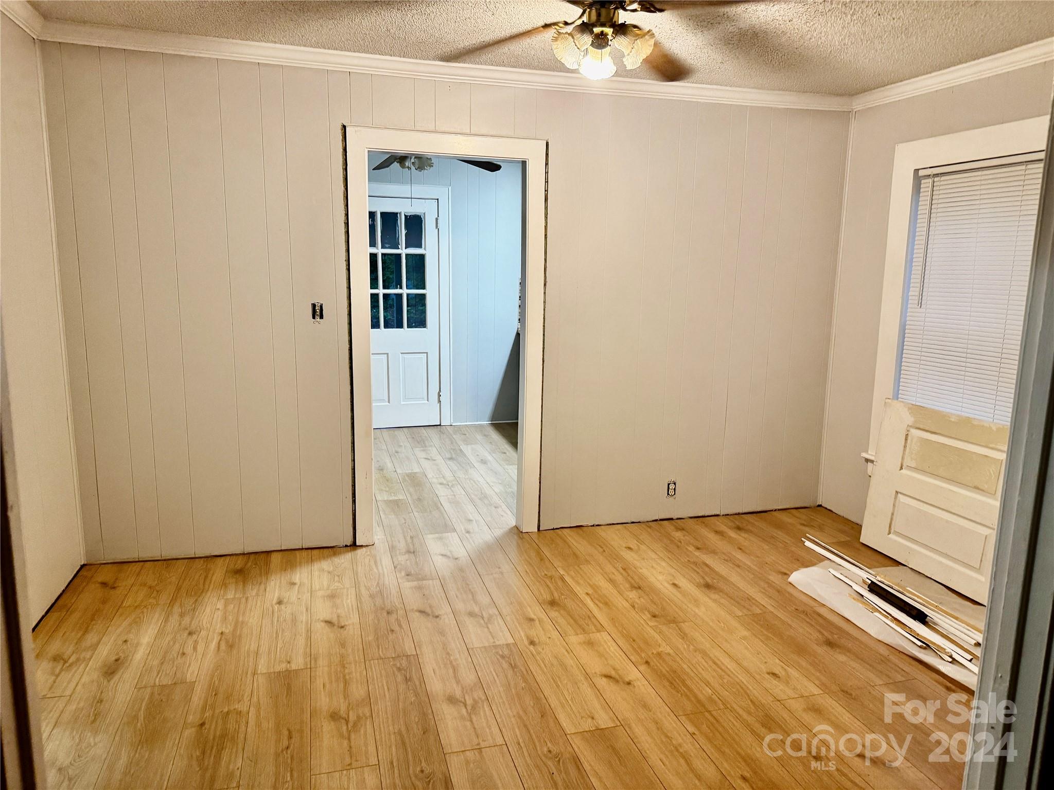 310 Pineview Street Kannapolis, NC 28083 - Photo 5 of 13 an empty room with a mirror
