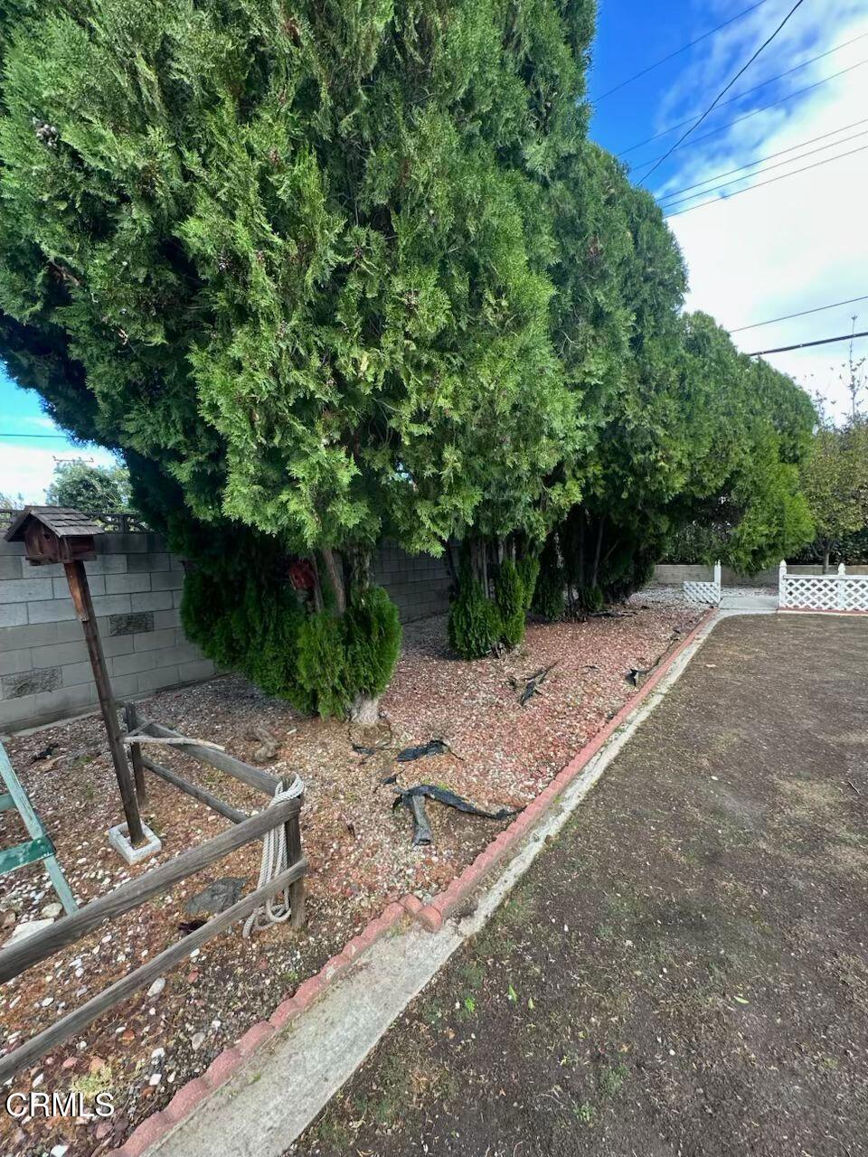 4591 Hempstead Street Simi Valley, CA 93063 - Photo 45 of 47 a backyard of a house with lots of green space