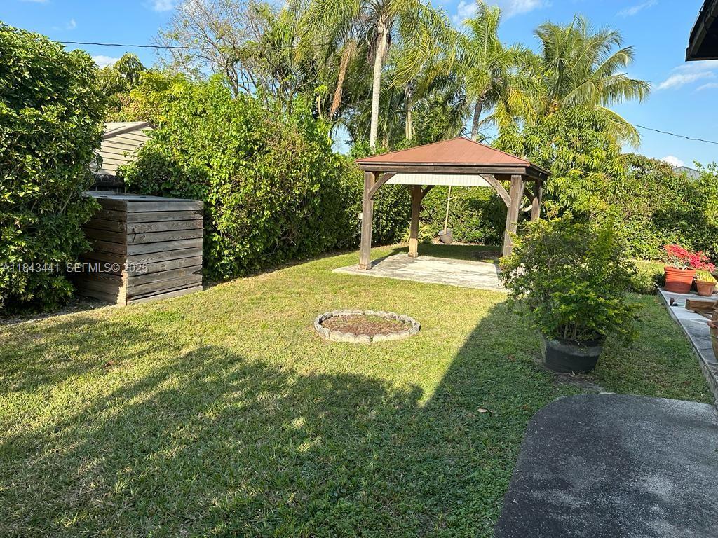 10375 Southwest 111th Street Miami, FL 33176 - Photo 10 of 30