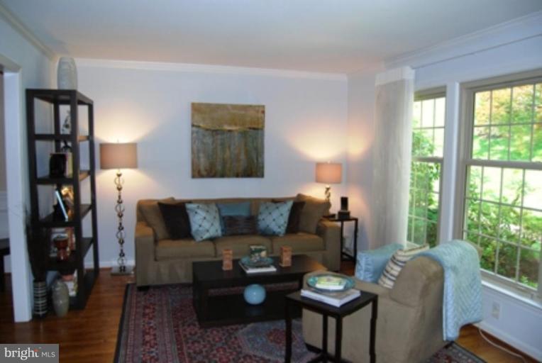 2681 Marcey Road Arlington, VA 22207 - Photo 17 of 27 Living Room