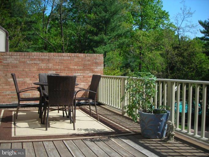 2681 Marcey Road Arlington, VA 22207 - Photo 4 of 27 Deck