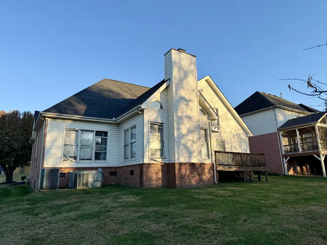 a view of front of house with a yard