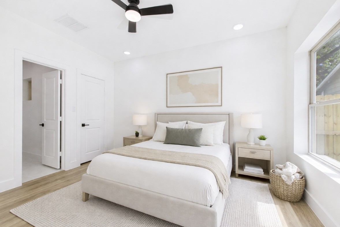 5318 Terry Street Houston, TX 77009 - Photo 5 of 28 Virtually staged downstairs bedroom with full bath