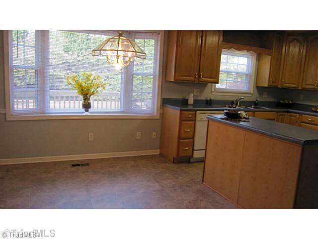 5804 Old Oak Ridge Road Greensboro, NC 27410 - Photo 7 of 16 Breakfast. Breakfast room!