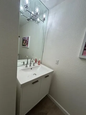 $1,695 | 685 North Ashurst Court, Unit 108, Palm Springs, CA 92262