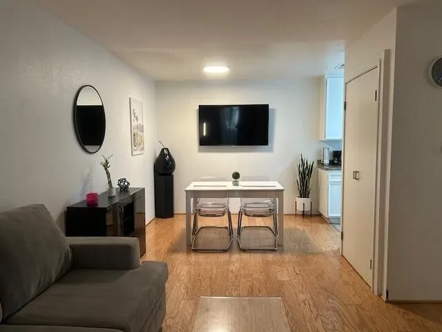 $1,695 | 685 North Ashurst Court, Unit 108, Palm Springs, CA 92262