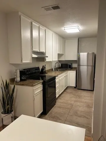 $1,695 | 685 North Ashurst Court, Unit 108, Palm Springs, CA 92262
