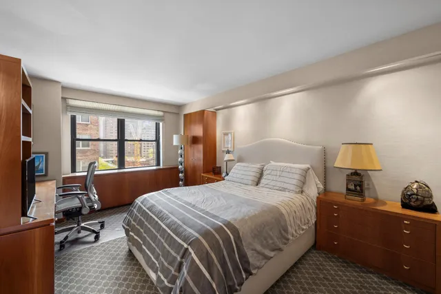 $1,295,000 | 196 East 75th Street, Unit 7C | Lenox Hill