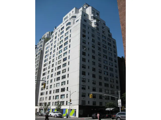 $1,295,000 | 196 East 75th Street, Unit 7C | Lenox Hill